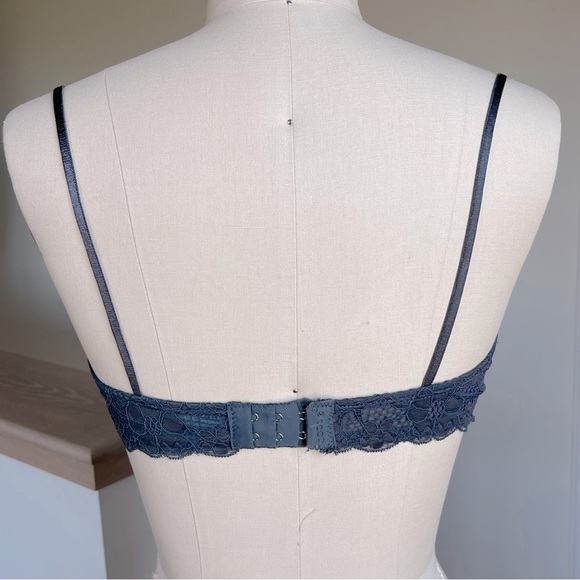 Coobie wireless blue stretch lace bra w/back closure, size M, fits 34B - Picture 3 of 4